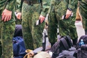 «Молодогвардійці» плакали б: на Луганщині окупанти готують до війни дітей