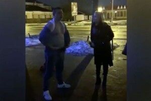 О третій годині ночі в ганделику 23-річний слідчий поліції відлупцював свою 37-літню коліжанку (Відео)