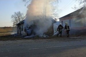 На Рівненщині горіла хата-пустка