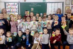 Вправні рученята луцьких другокласників виготовили «Весняні котики для мами» (фото)