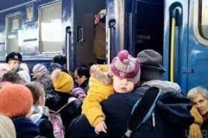 Летіли уламки: на Донеччині під обстріл потрапив евакуаційний потяг, є жертви