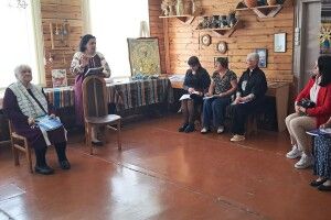 У селищі на Волині презентували книгу 80-літньої місцевої письменниці