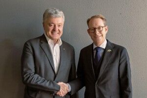 Порошенко на зустрічі з міністром закордонних справ Швеції закликав посилити санкції проти росії і судити путіна