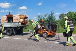 Вибоїни, узбіччя і знаки: на яких трасах Волині тривають планові дорожні роботи