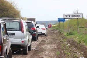 У Гіркій Полонці тривають будівельні роботи водопровідної мережі