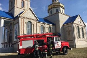«Алло, поліція? Це священик – у нас в Маневичах церква горить!»
