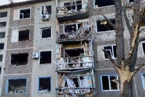 росіяни поцілили у житлову багатоповерхівку на Донеччині. Кількість жертв невідома