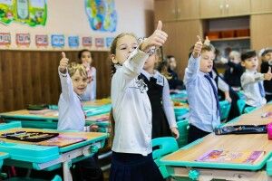 У школи Любешівської ОТГ закупили 36 плазмових телевізорів