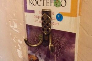 У кав’ярні із книги Ліни Костенко...  зробили вішака