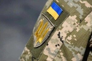 У Луцьку працівники ТЦК силоміць затягнули чоловіка в бус з ЦУМу (Відео)