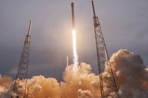 Понад дві тонни вантажу відправив на орбіту Землі Falcon 9