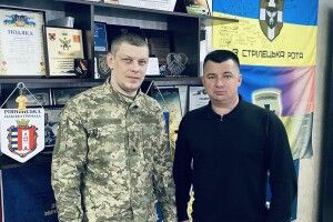 На Волині голова громади зустрівся з захисником-земляком, який 220 діб тримав позиції на «нулі»