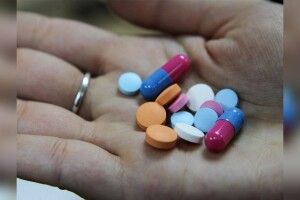 У реанімації: 16-річна лучанка наковталася пігулок 