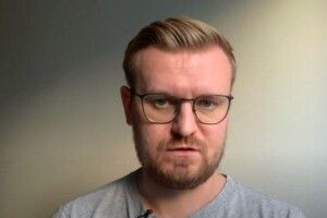 Після поїздки на саміт ЄС до України не повернувся відомий телеведучий 