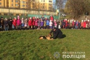 У луцькій школі №3 урок провела німецька вівчарка «Джолі» (фото)
