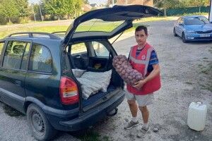 Волинська громада вкотре передала продукти і пальне для Товариства Червоного Хреста (Фото)