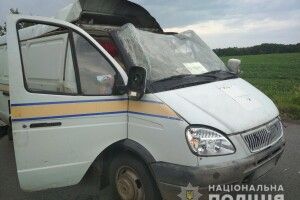 Грабіжники підірвали автомобіль «Укрпошти» і забрали понад два мільйони гривень (Фото, відео)