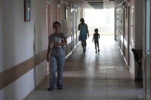 Йдіть на чердак: чому лікарка на Закарпатті мусила послати пацієнтку подалі (Відео)