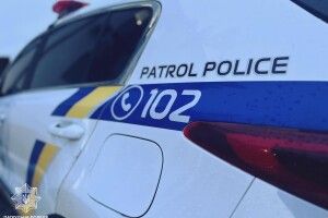 У Луцьку вночі патрульні втихомирювали чоловіка, який включив музику на пів району