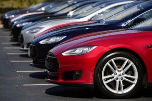 Скільки власники елітних авто на Волині сплатили податків за свої машини