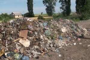 Ще один район Рівненщини потерпає від львівського сміття
