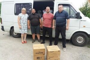 Із Волині повезуть на фронт воїнам-односельчанам необхідні речі 