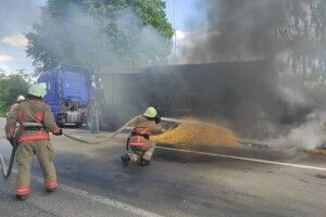 На дорозі біля Горохова загорілась вантажівка