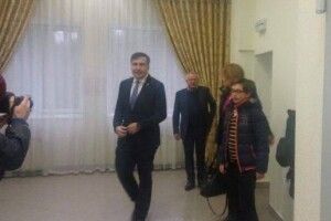 Суд над Саакашвілі: до будівлі стягнули Нацгвардію (Трансляція НАЖИВО)