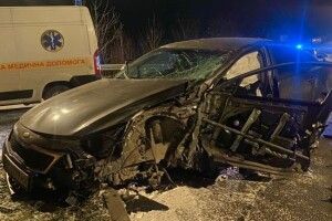 Невдалий розворот: біля Рівного в ДТП розбилися дві автівки