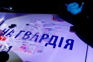 Вештався біля гаражів: у Луцьку затримали «закладчика» наркотиків