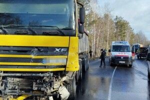 Лобове зіткнення: у Рівненській області в ДТП загинули четверо людей, 13 дітей залишились сиротами