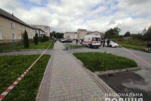 Атовець посеред вулиці перерізав незнайомій жінці горло (Фото)