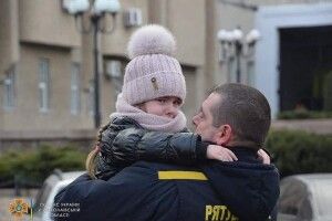 Відплатимо за всі страждання: ДСНС опублікувала кадри евакуації дітей та жінок з Миколаєва (Фото)