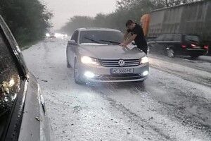«Сніг» у серпні: як негода здивувала українців