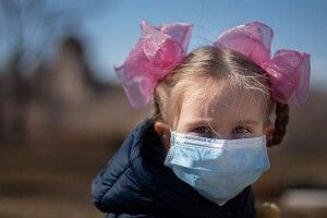 Троє дітей отруїлися шоколадками, а їх відправили лікуватися від коронавірусу