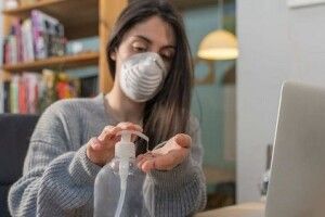 Заражений коронавірусом медик обласної інфекційної лікарні перебуватиме на ізоляції в Рожищі