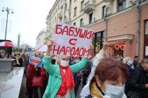 У Мінську міліція розігнала «Марш пенсіонерів» за допомогою сльозогінного газу та петард