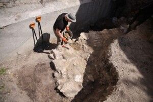 Археологи знайшли в Луцьку фундамент однієї з веж Окольного замку