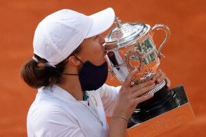 Ролан Гаррос-2020 сенсайійно виграла 19-річна полька Іга Швентек