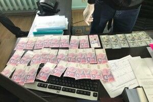 Голова ОТГ взяв 6000 гривень та 600 доларів хабаря за дозвіл на встановлення білбордів (Фото)