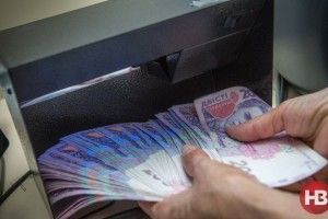 Співробітник посольства України у ПАР привласнив півтора мільйона гривень державних коштів
