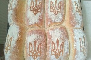 Волонтери з Волині готують домашній хліб для бійців на передову