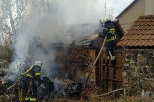 На Волині через підпал сміття загорілася альтанка