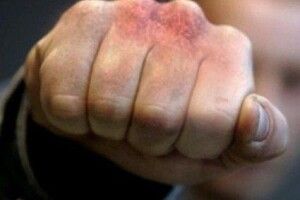 У Тайкурах 18-річний пасинок забив до смерті вітчима – допомагати покликав двох друзів...