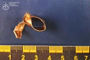 Працівник моргу зрізав обручку з руки загиблого військового