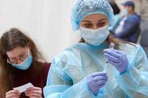 Президент Зеленський заявив, що кожен вакцинований отримає тисячу гривень