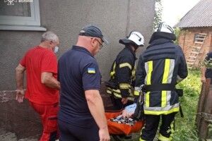 На Волині викликали рятувальників, щоб допомогти пенсіонерці