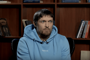 «Ті, хто хочуть, нехай повісяться», – Усик про декомунізацію