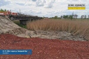На мосту, що обвалився між Львовом та Луцьком, взялися за тимчасову переправу