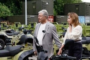 Ще 100 квадроциклів поїдуть на фронт – Порошенко